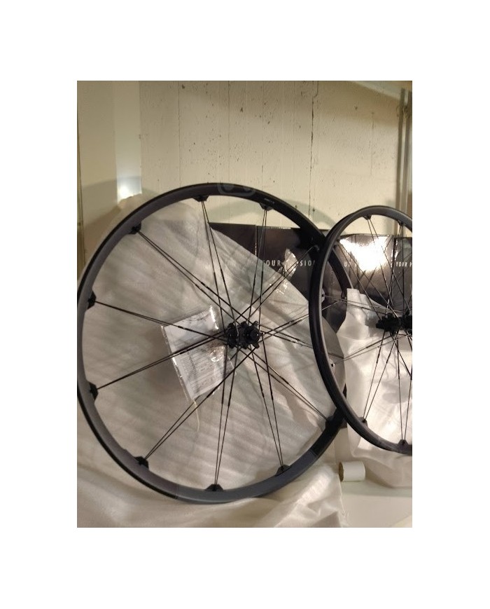 SET RUOTE MTB NUOVE SHIMANO HG IODINE 2 NERO/GRIGIO,29 POLLICI, 15X110 MM/12X148