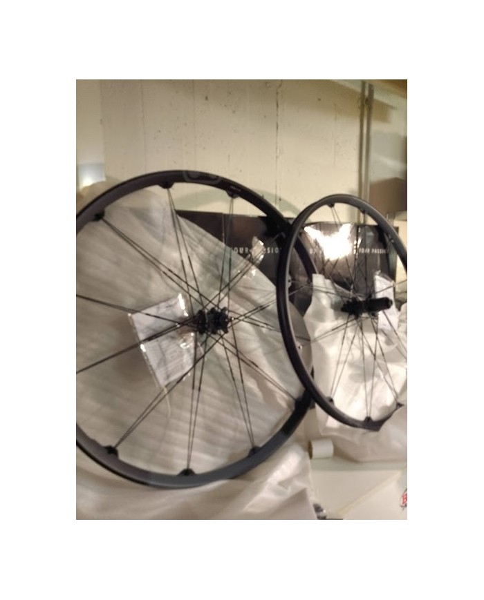 SET RUOTE MTB NUOVE SHIMANO HG IODINE 2 NERO/GRIGIO,29 POLLICI, 15X110 MM/12X148